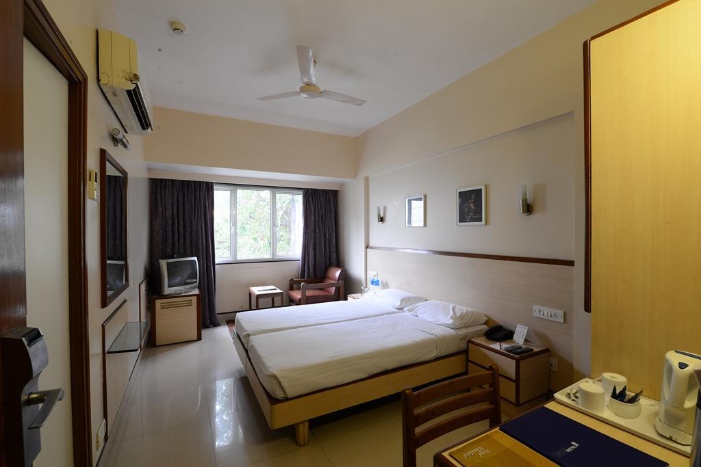 Hotel Woodland Pune Exterior photo