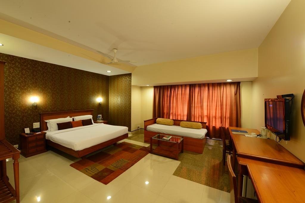 Hotel Woodland Pune Exterior photo