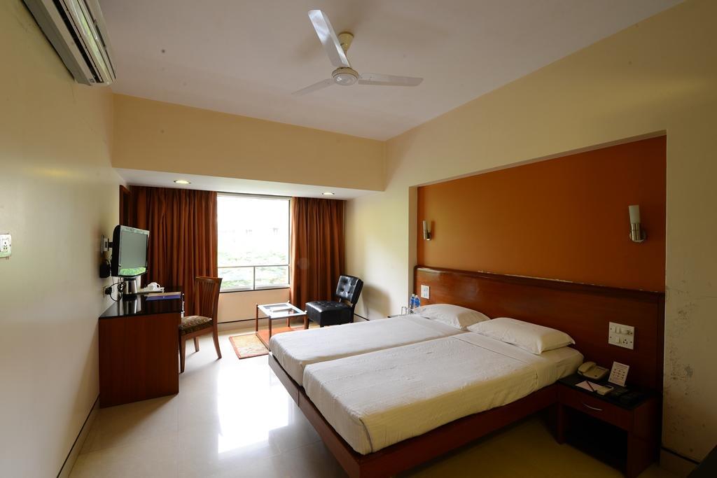 Hotel Woodland Pune Exterior photo